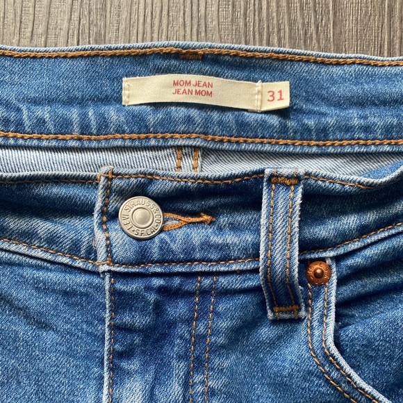 Levi’s Mom Jean - Picture 5 of 8